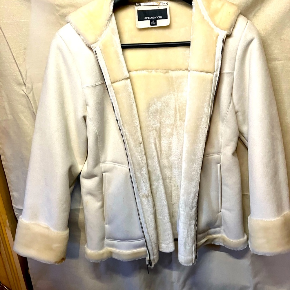 Very pretty winter coat. Jones New York